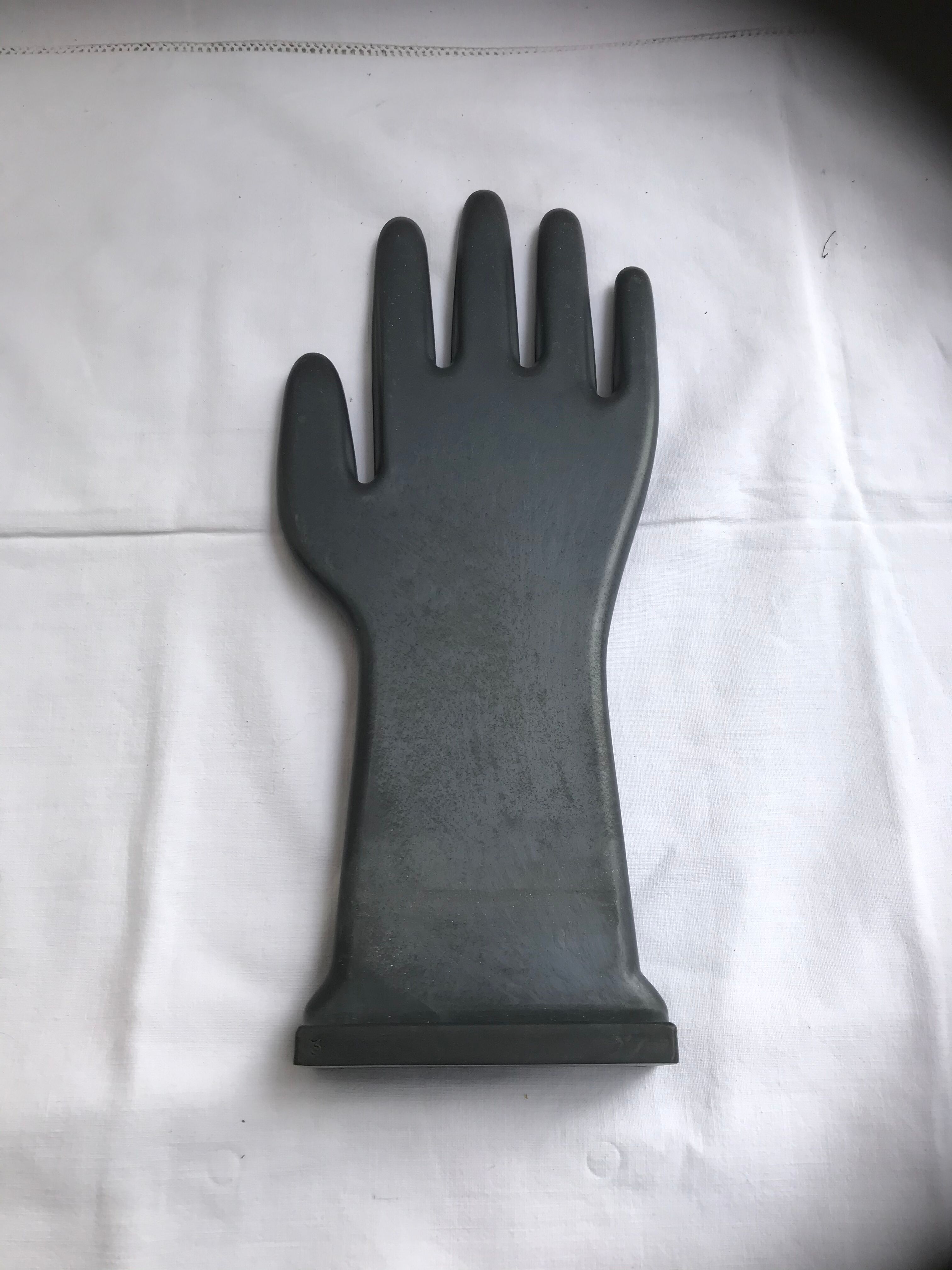 Former main gloves holders