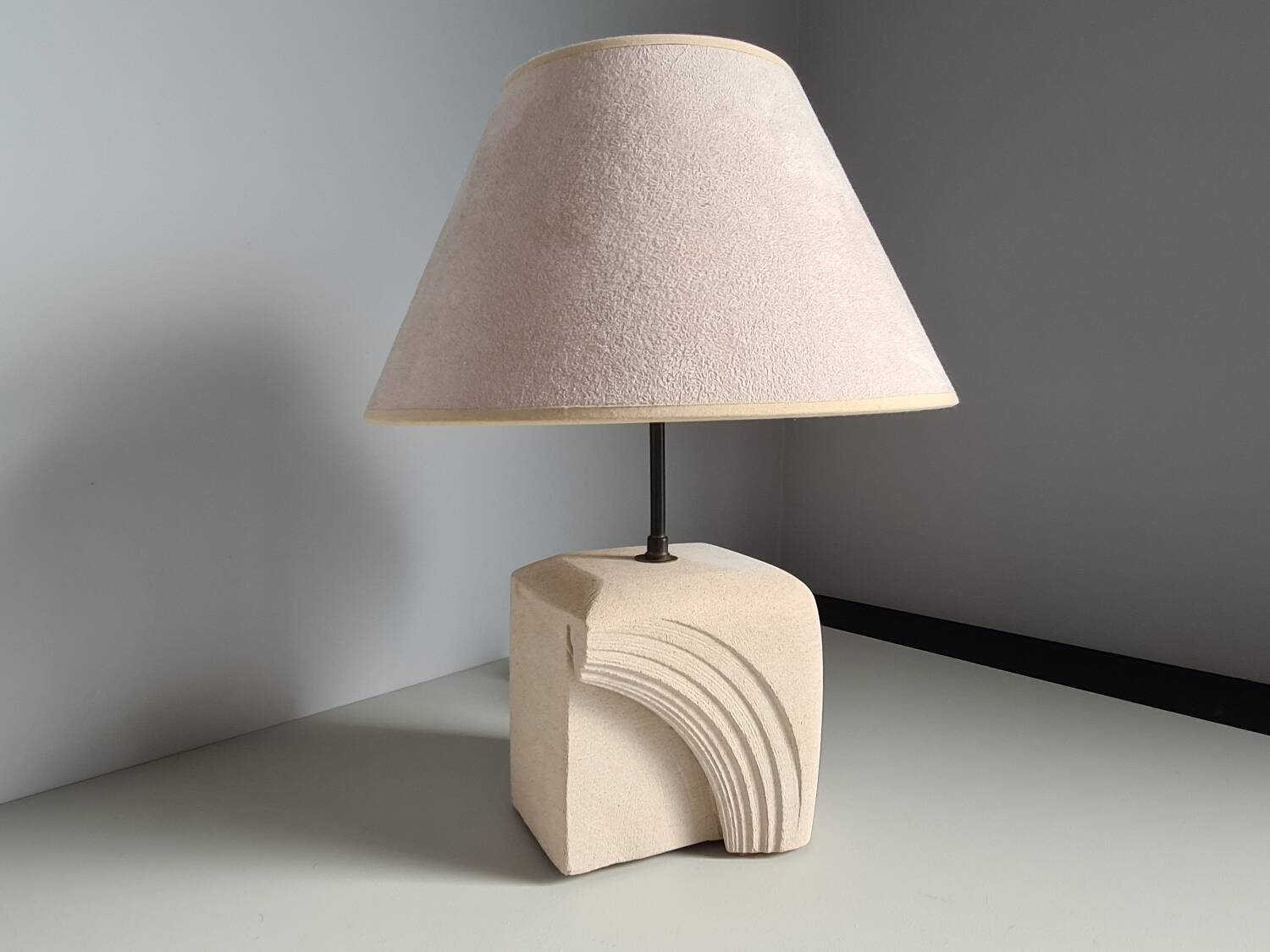 Albert Tormos style sculpture lamp in white stone / 60s / art / artisanal work / Mid-Century / France / 20th century