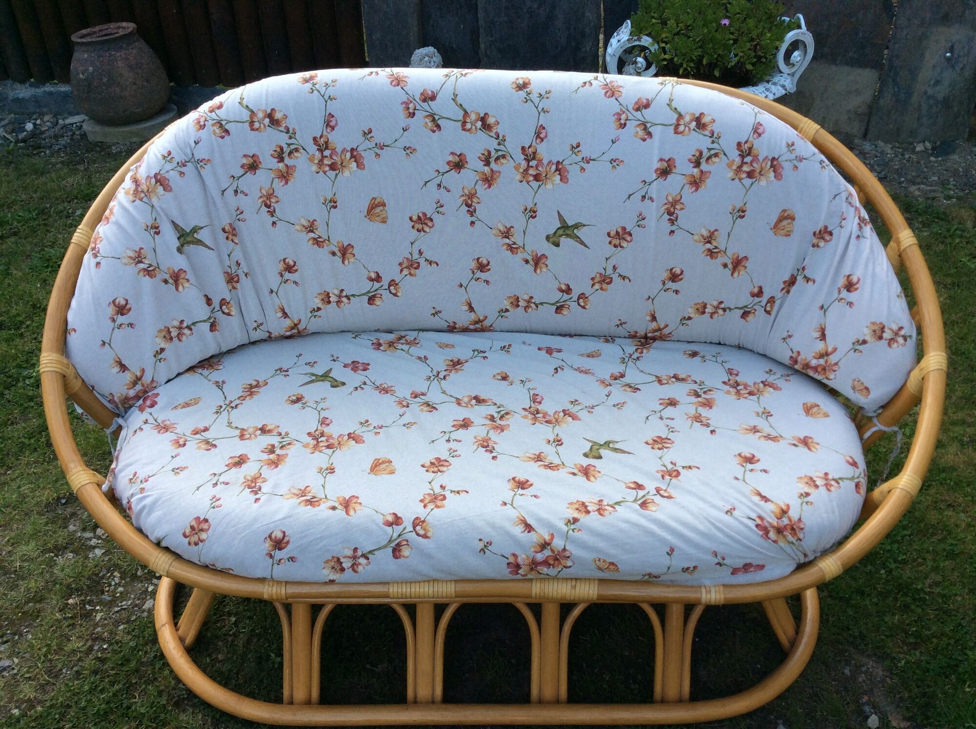 Vintage rattan lounge 1 bench and 2 swivel armchairs in perfect condition.