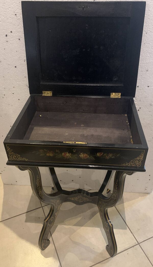 Travailleuse Napoléon en bois noirci XIX siècle