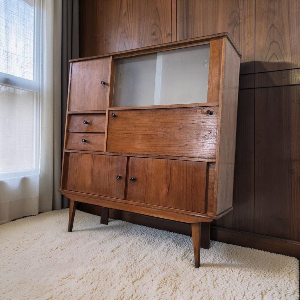 Vitrine vintage en bois / armoire / meuble mural
