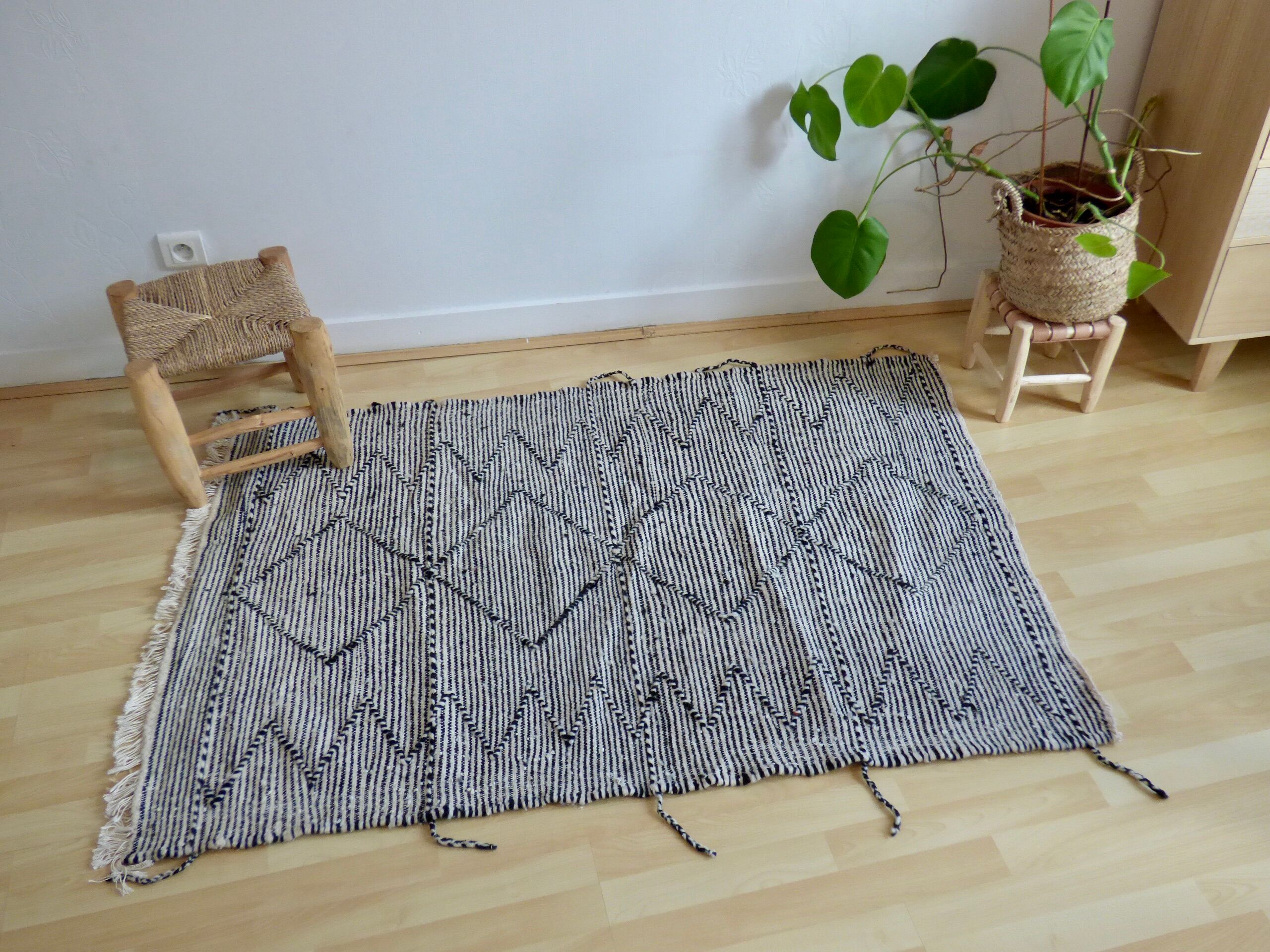 Zanafi Berber carpet in black and white wool
