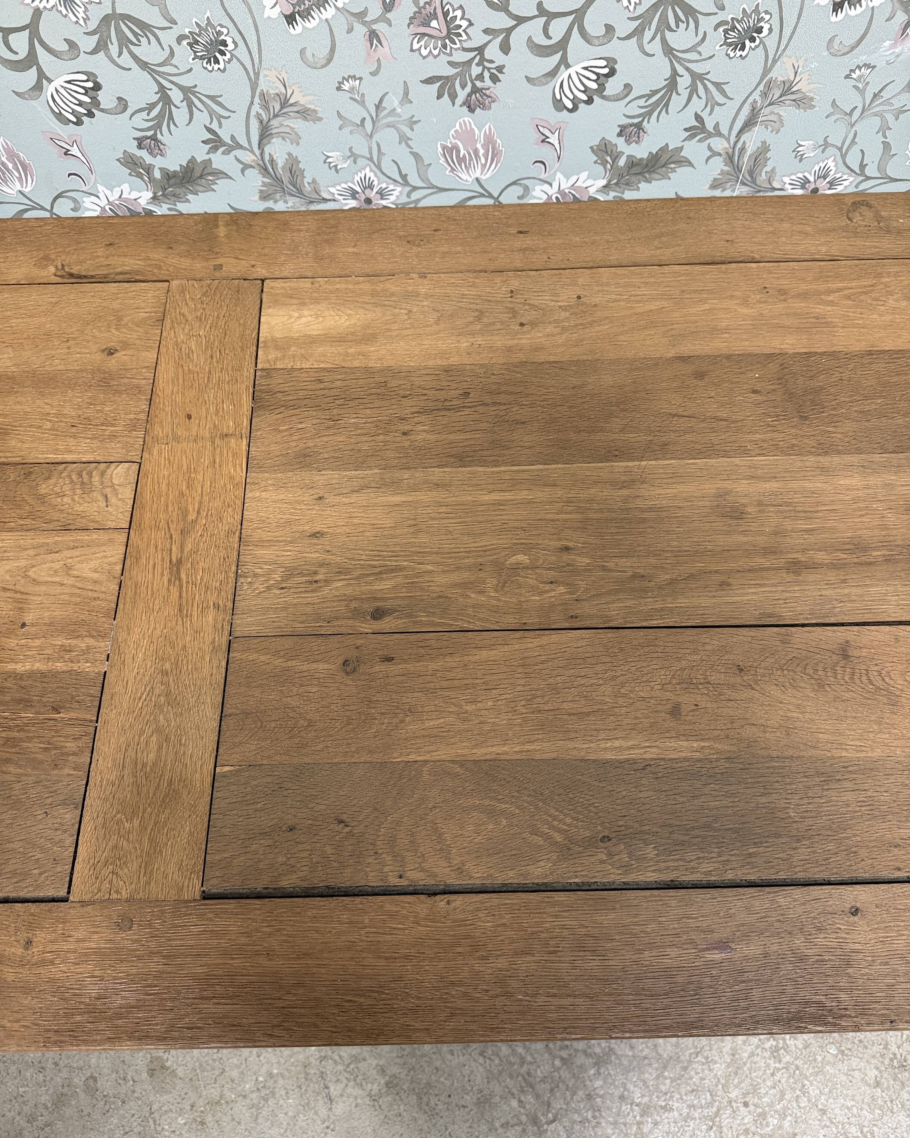 Large dining table in solid oak (renovated)