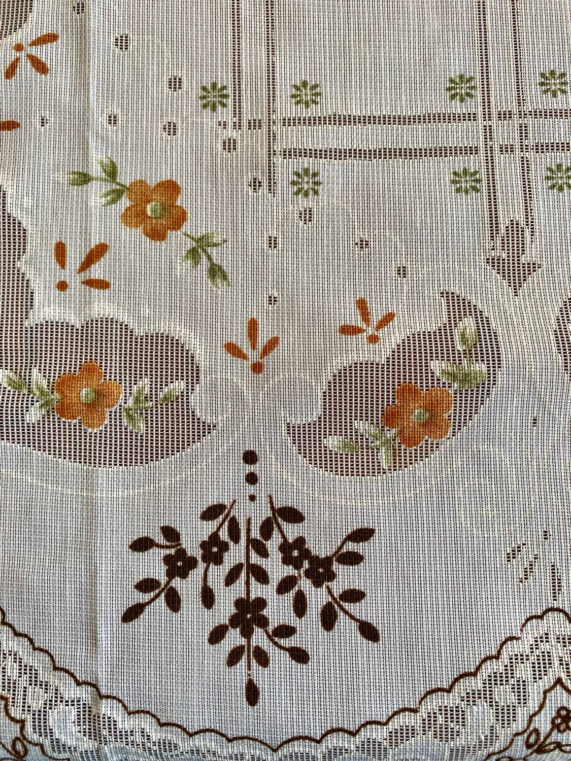 Vintage tablecloth and 6 napkins