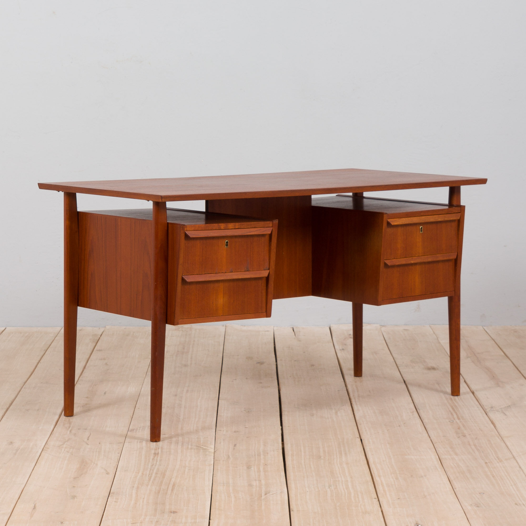 Danish mid century modern teak desk in teak with 4 drawers, 1960s