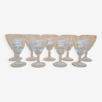 Service of 9 wine glasses in chiseled crystal