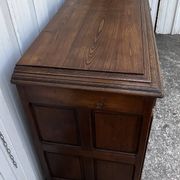 Country-style sideboard in solid oak – 18th century