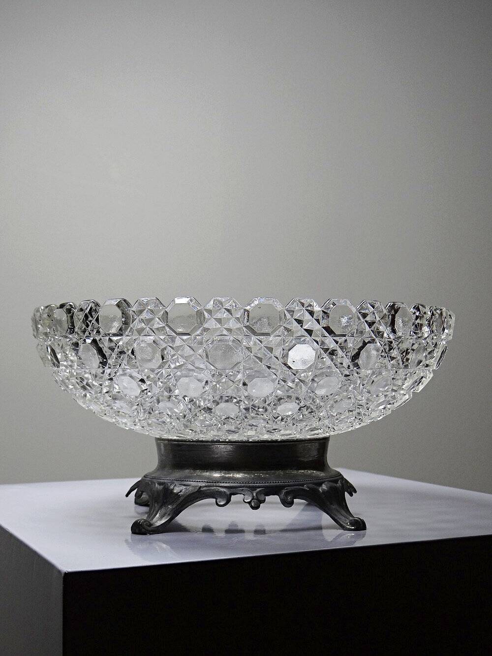 Coupe en verre pressé pointes diamants et étain, 1920-1950