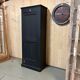 Armoire parisienne d’atelier noire