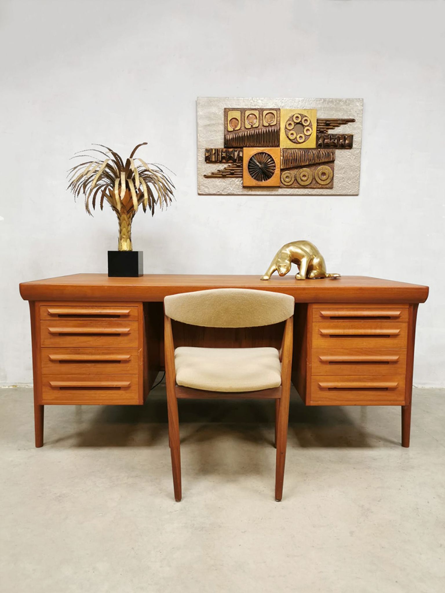 Vintage Danish teak desk Ib Kofod-Larsen voor Faarup Møbelfabrik