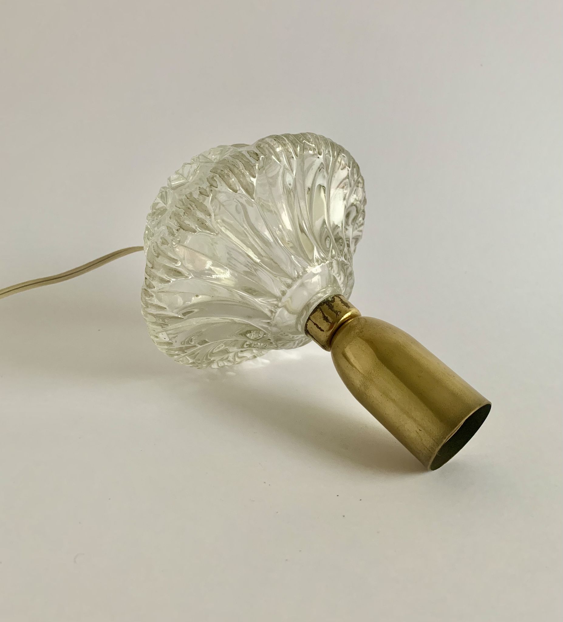 Pied de lampe en verre et laiton, années 1960
