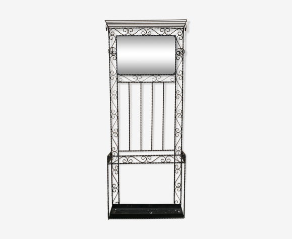 Wall-mounted coat rack