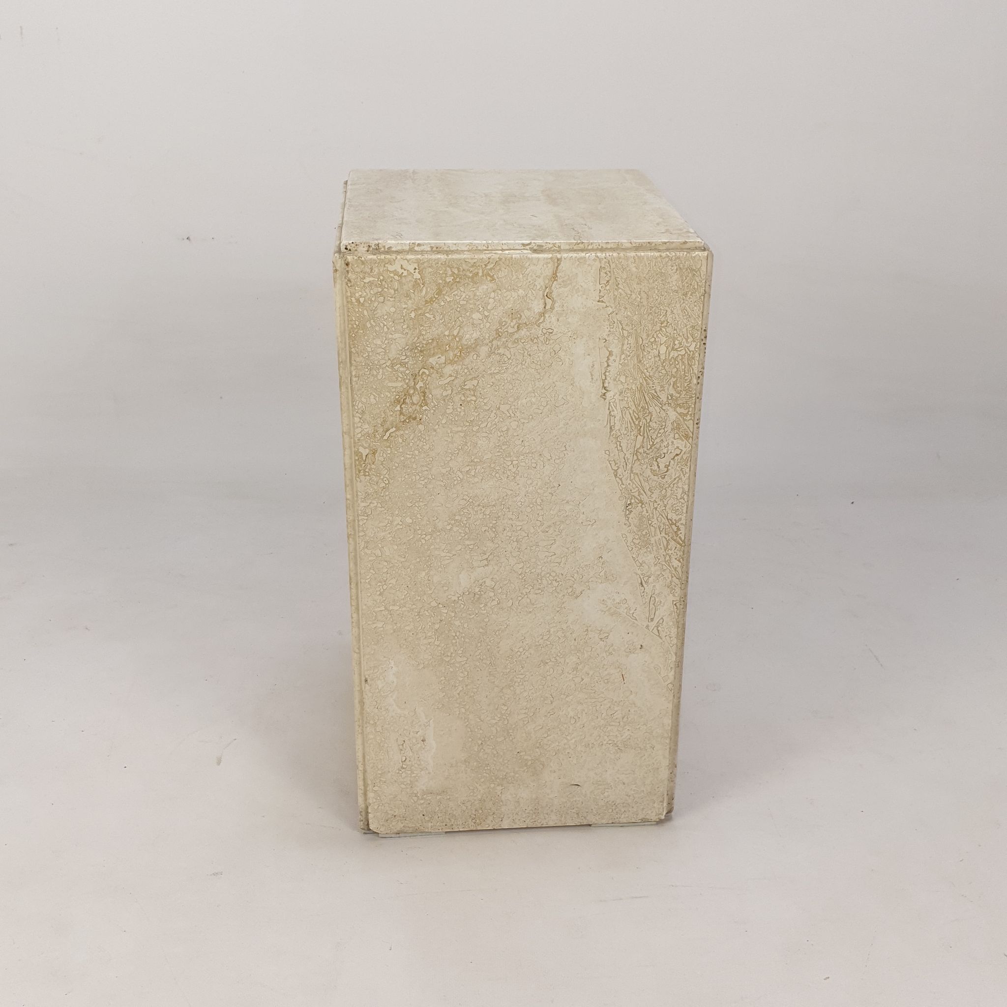 Italian travertine side table or pedestal, 1980's