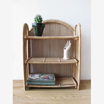 "Folding" rattan shelf