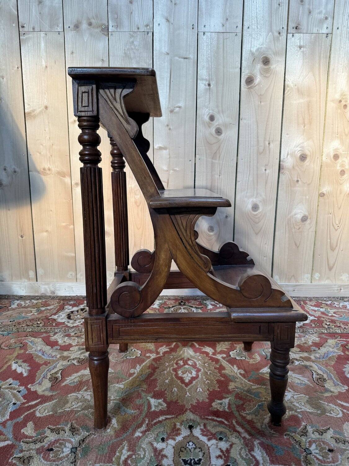 Library step ladder in English style