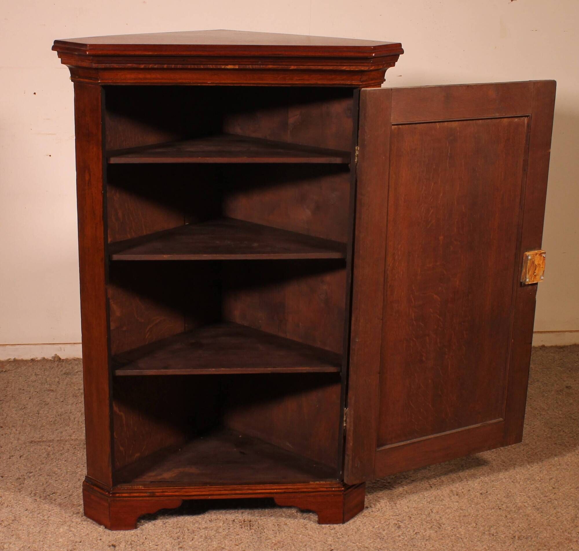 Georgian Oak Corner Cabinet - 18th Century