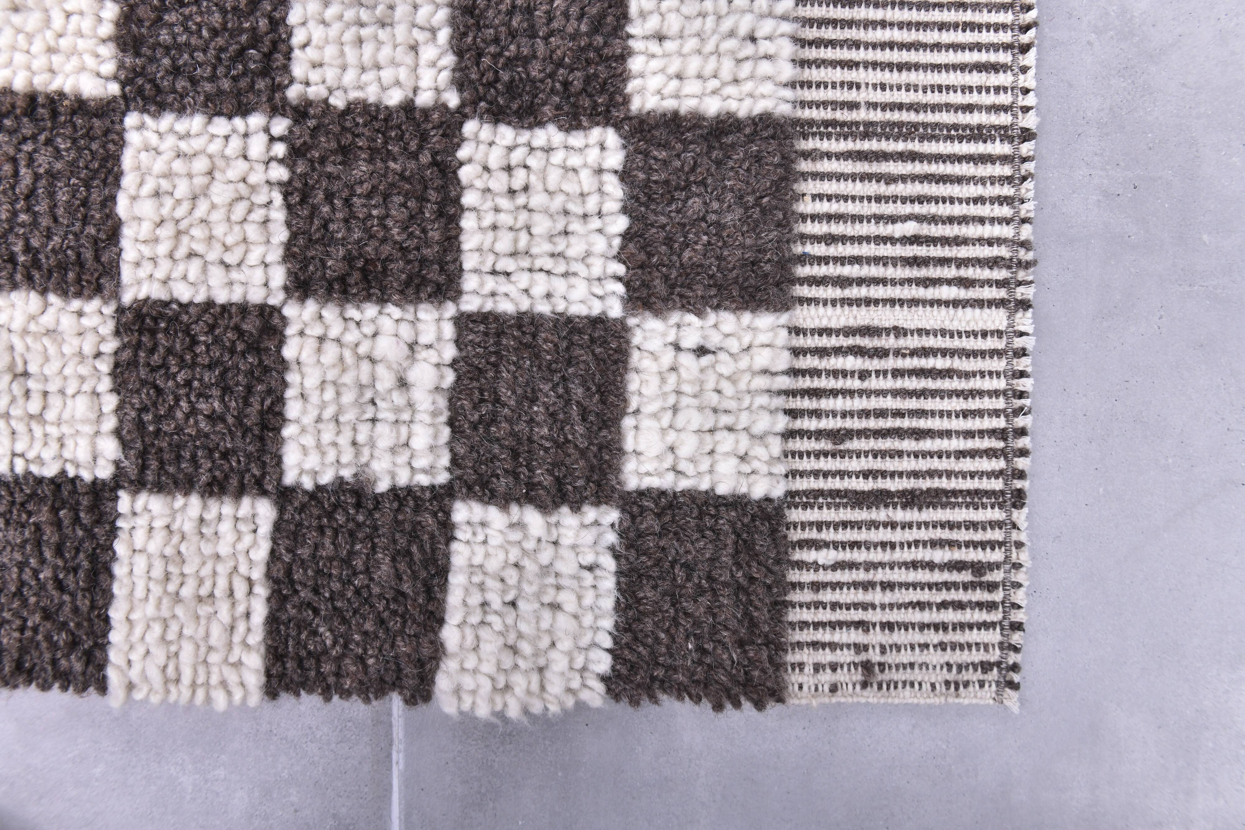 9x11 Brown & White Checkered Moroccan Rug, 269x349Cm