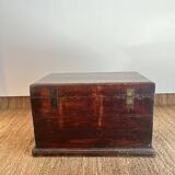 Coffre ancien en bois massif
