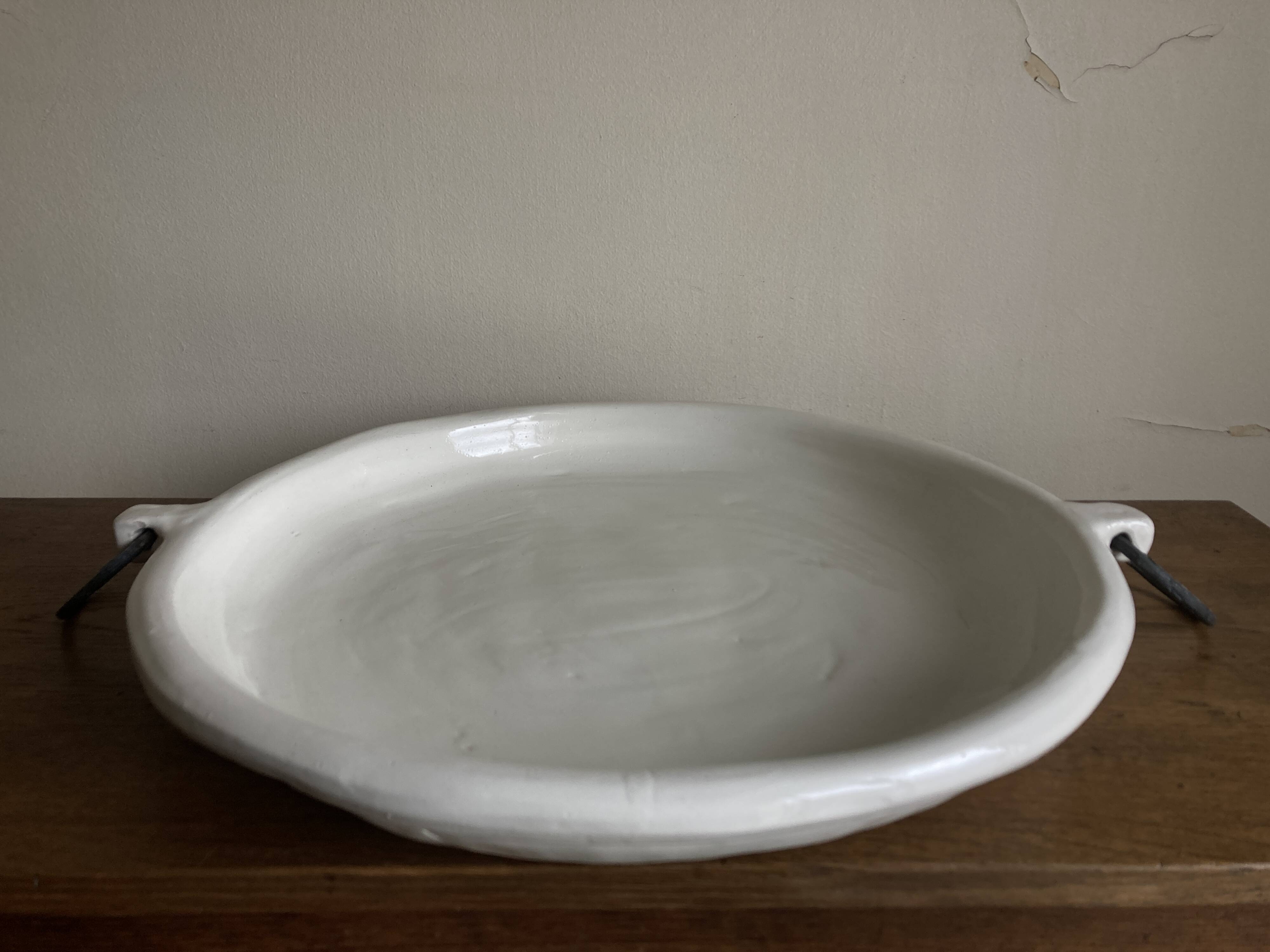 XXXL flat centerpiece in glazed earthenware with wrought iron rings.