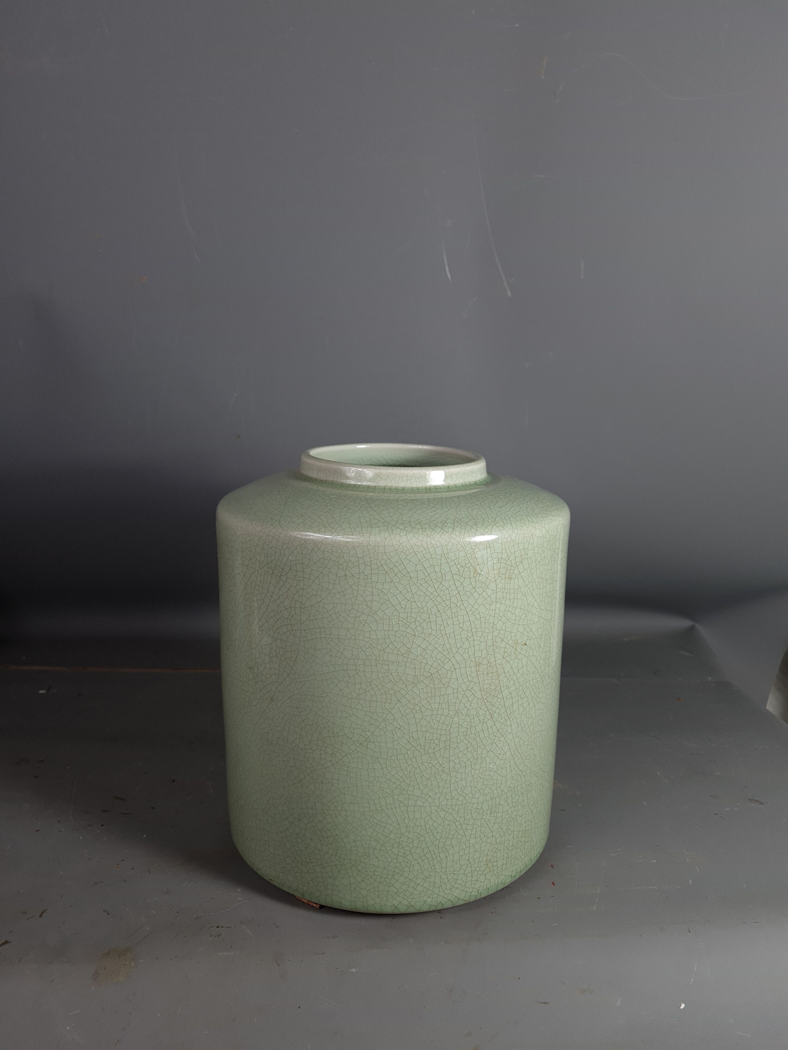 Pot or vase in cracked porcelain celadon Japan vintage 50/60s.