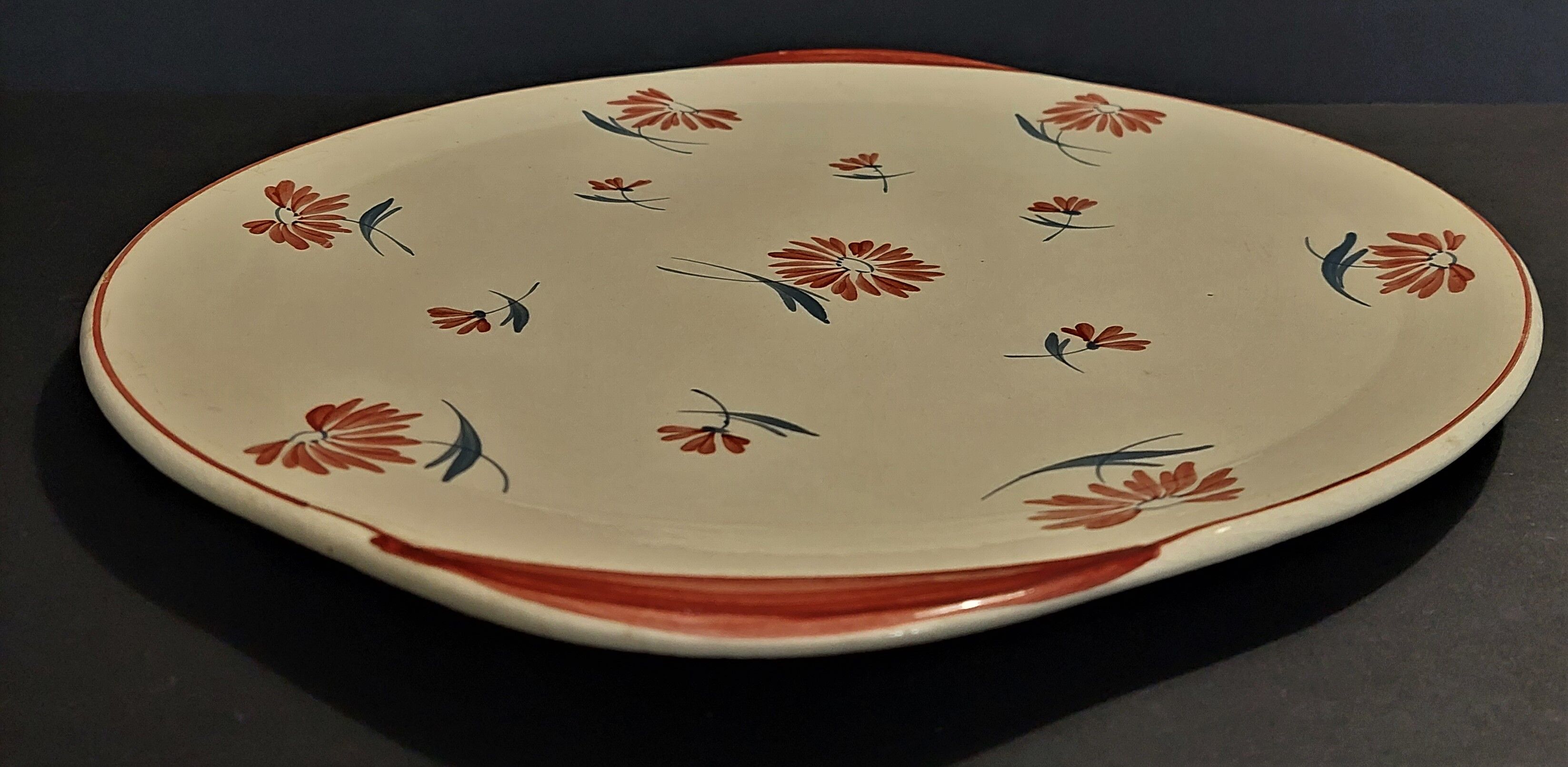 Plat de service rond faïence Longchamp décor Nancy début XXème