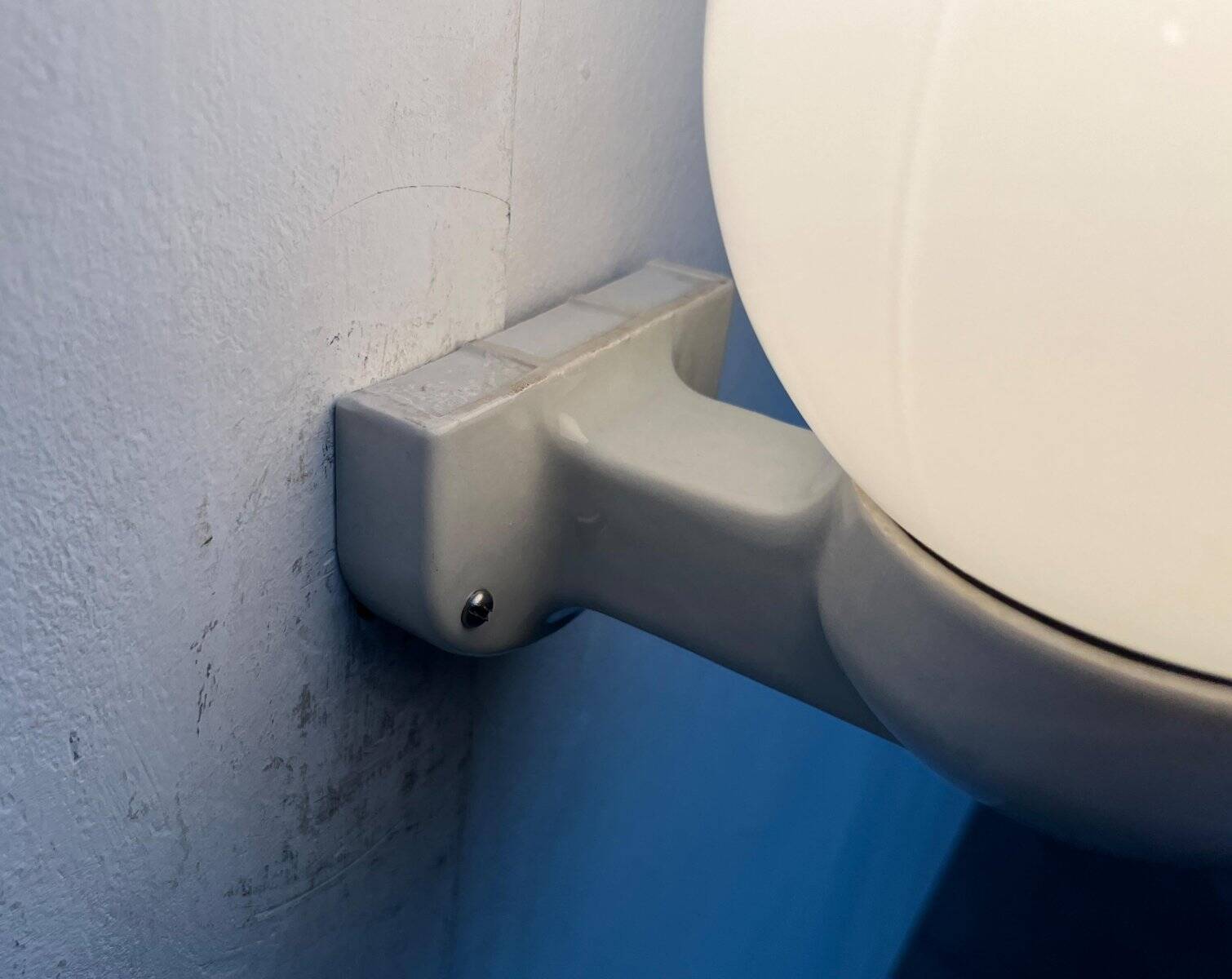 German wall lamp in ceramic and glass from the mid-century, Siemens, 1950s.