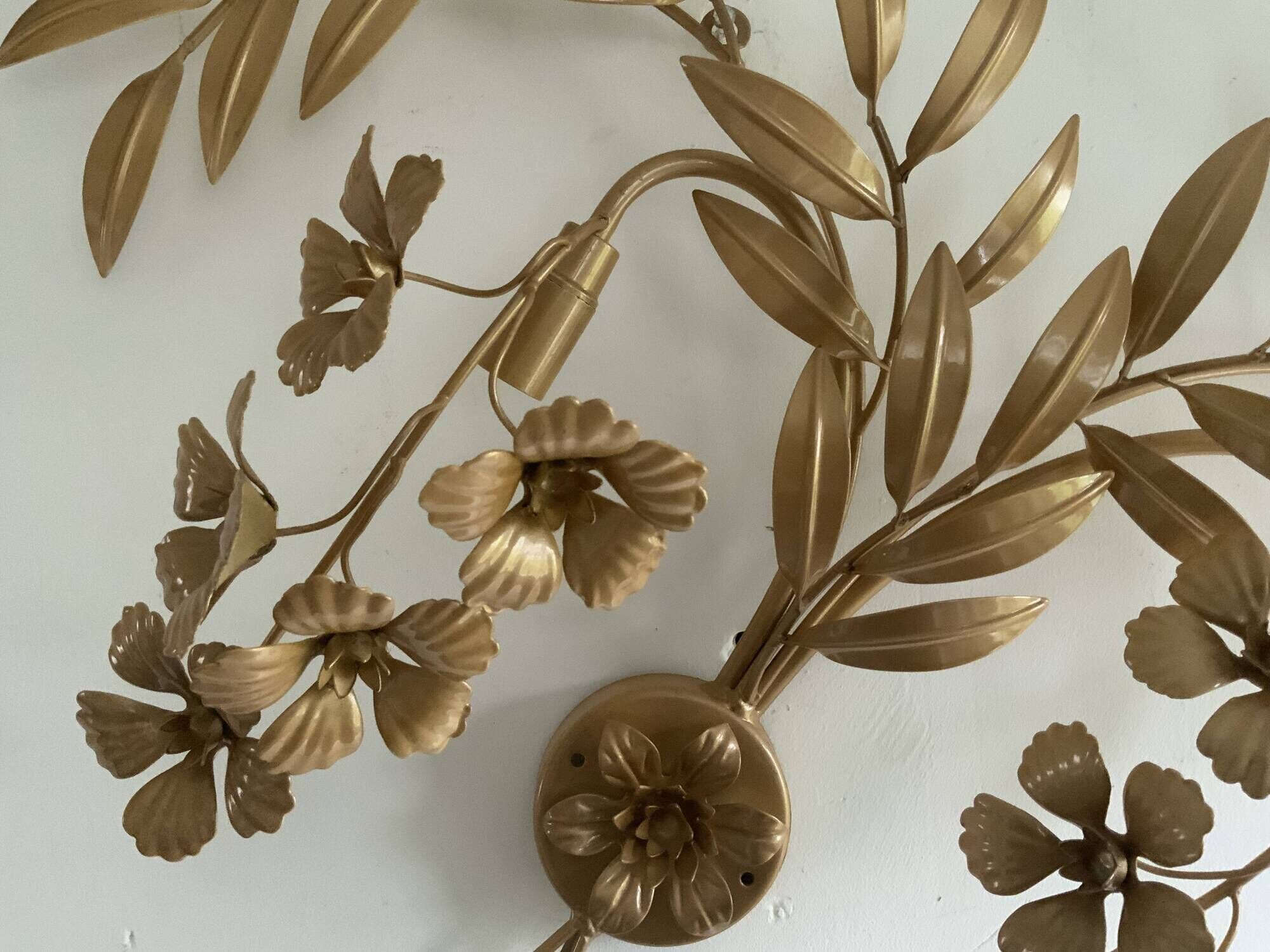 Hollywood regency Style Metal Gold Wall Light Sconce Floral 1970s, by Ledungs