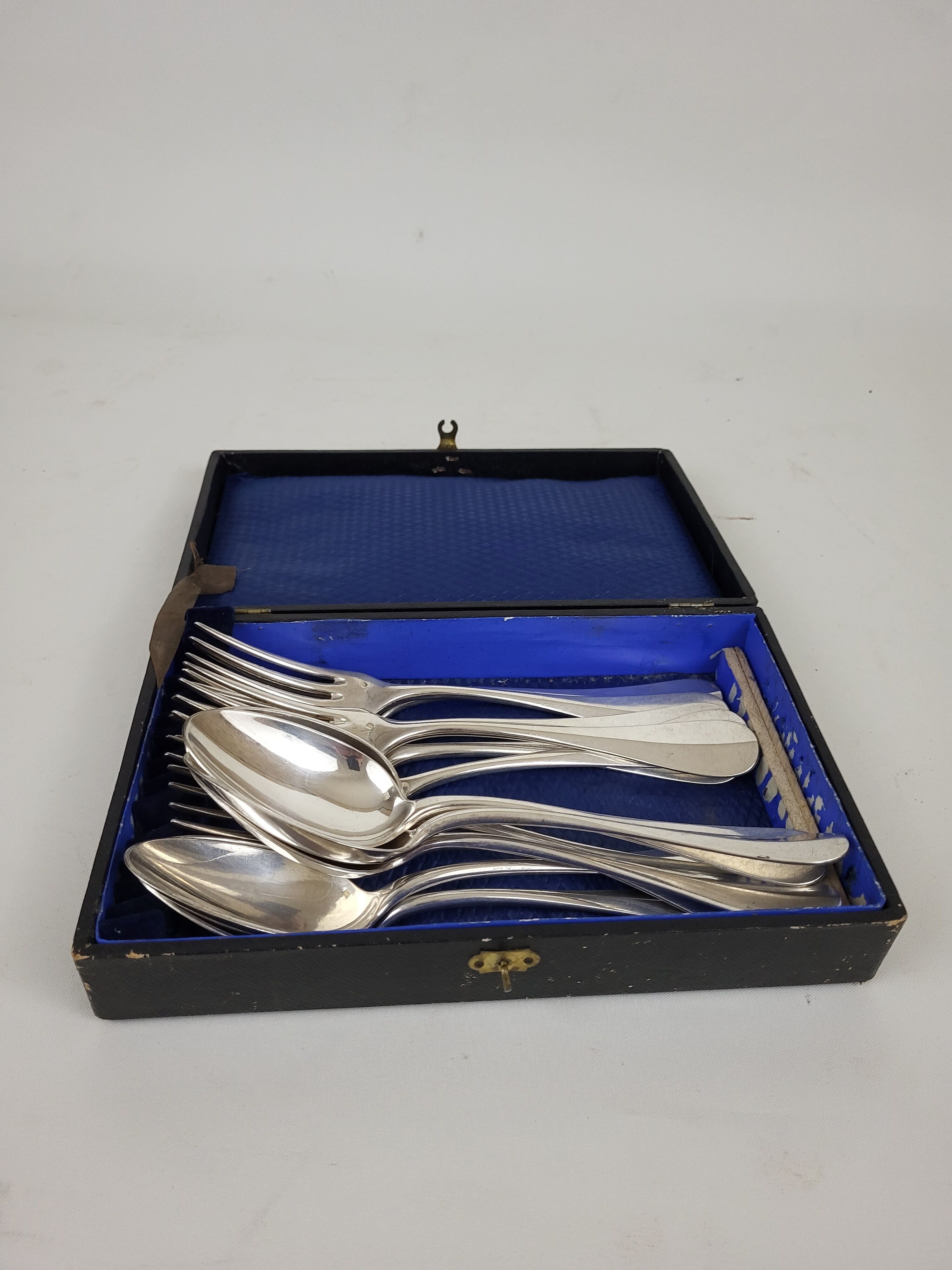 Ménagère 12 couverts en métal argenté 72gr