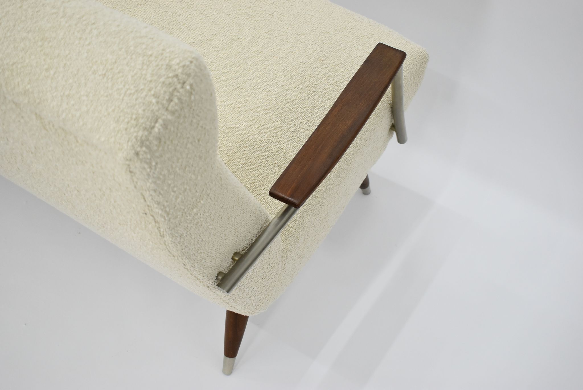 Canapé Danemark années 1960 bouclé beige