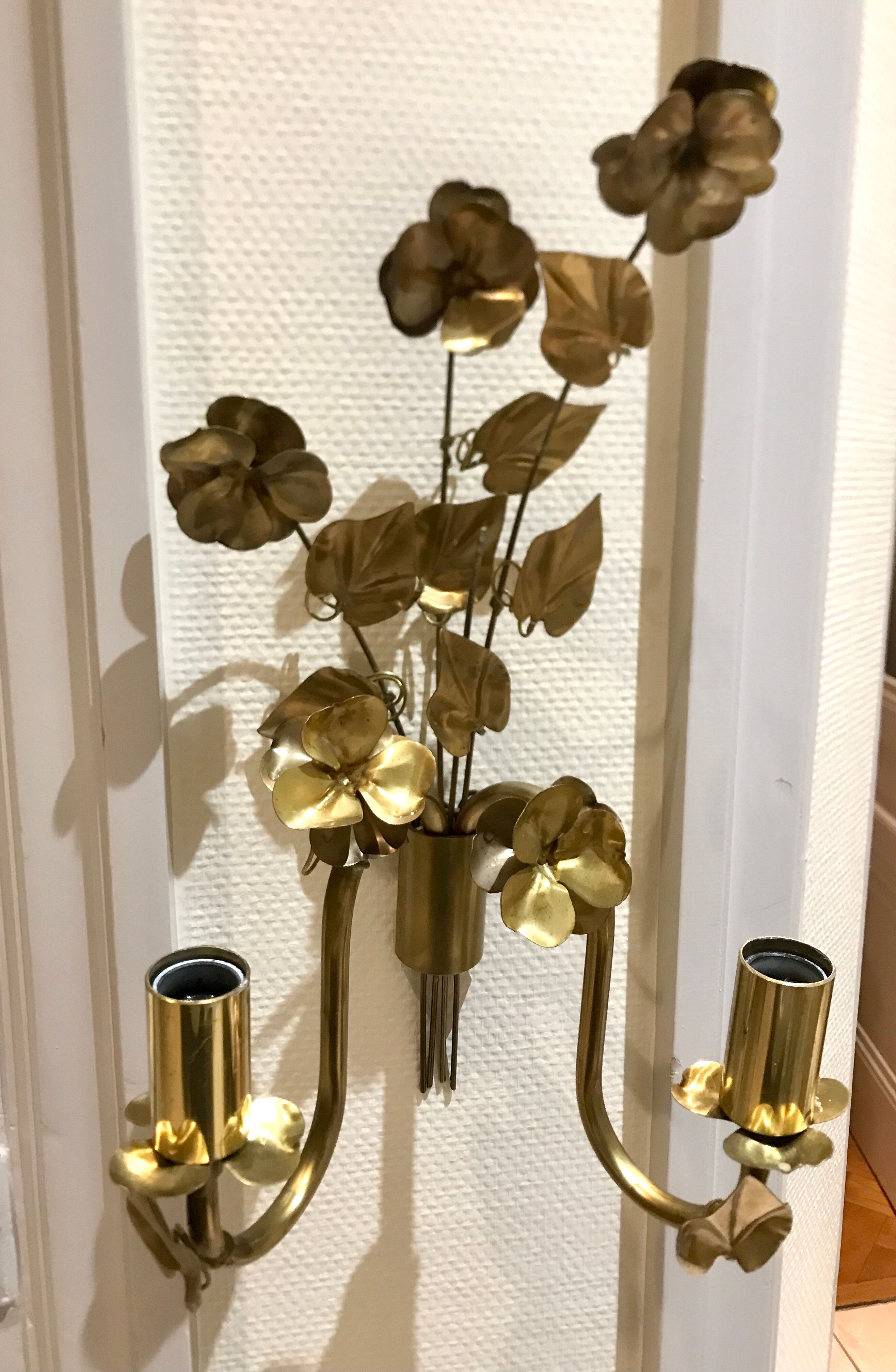 Paire d’appliques fleurs et feuilles laiton