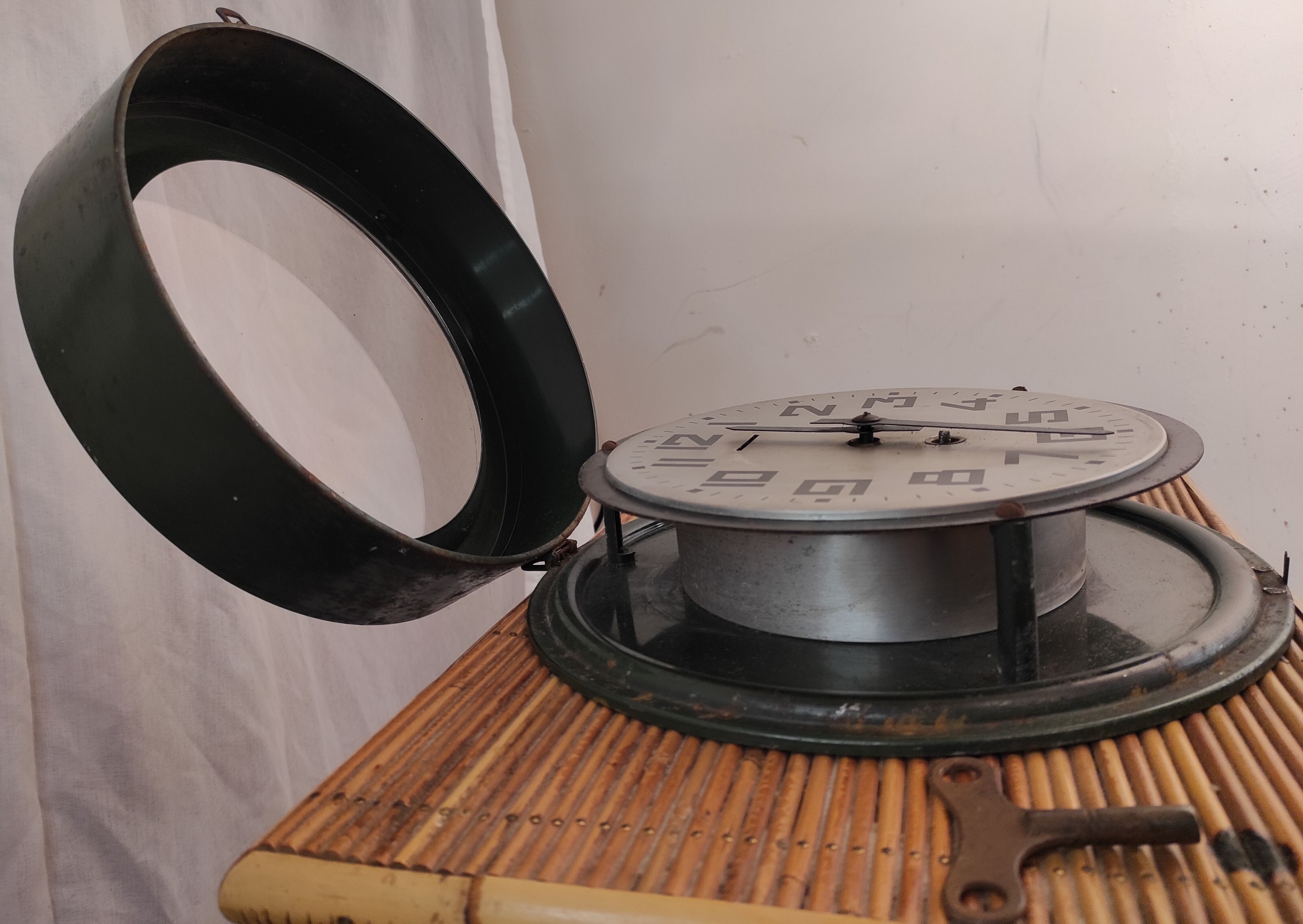 Station clock 1930