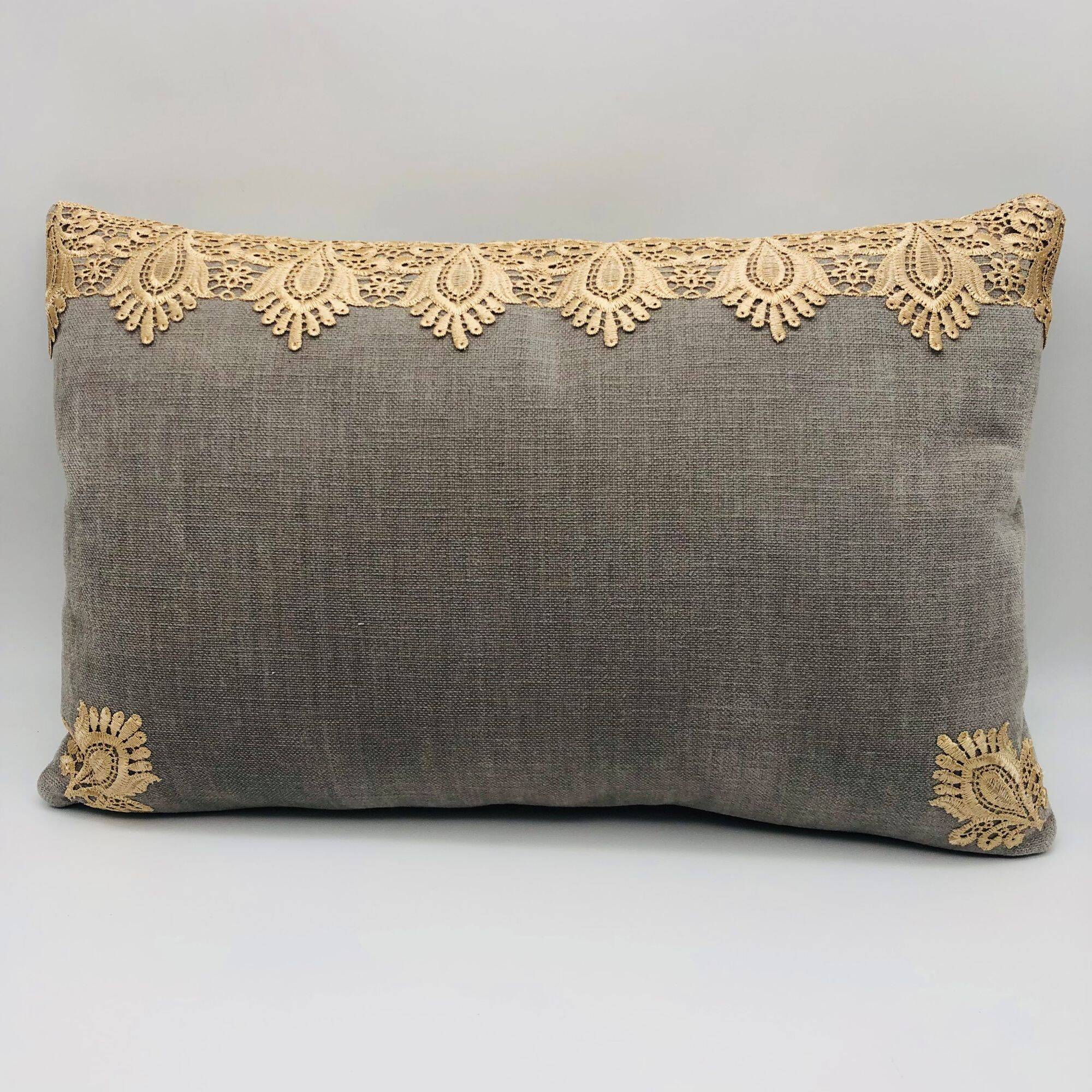 Rectangular cushion, cover and insert. Grey, Champagne. Layla model.