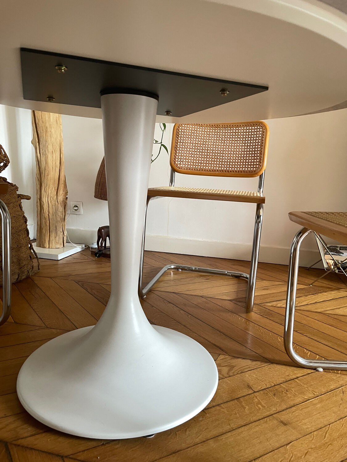 Marble table tulip foot