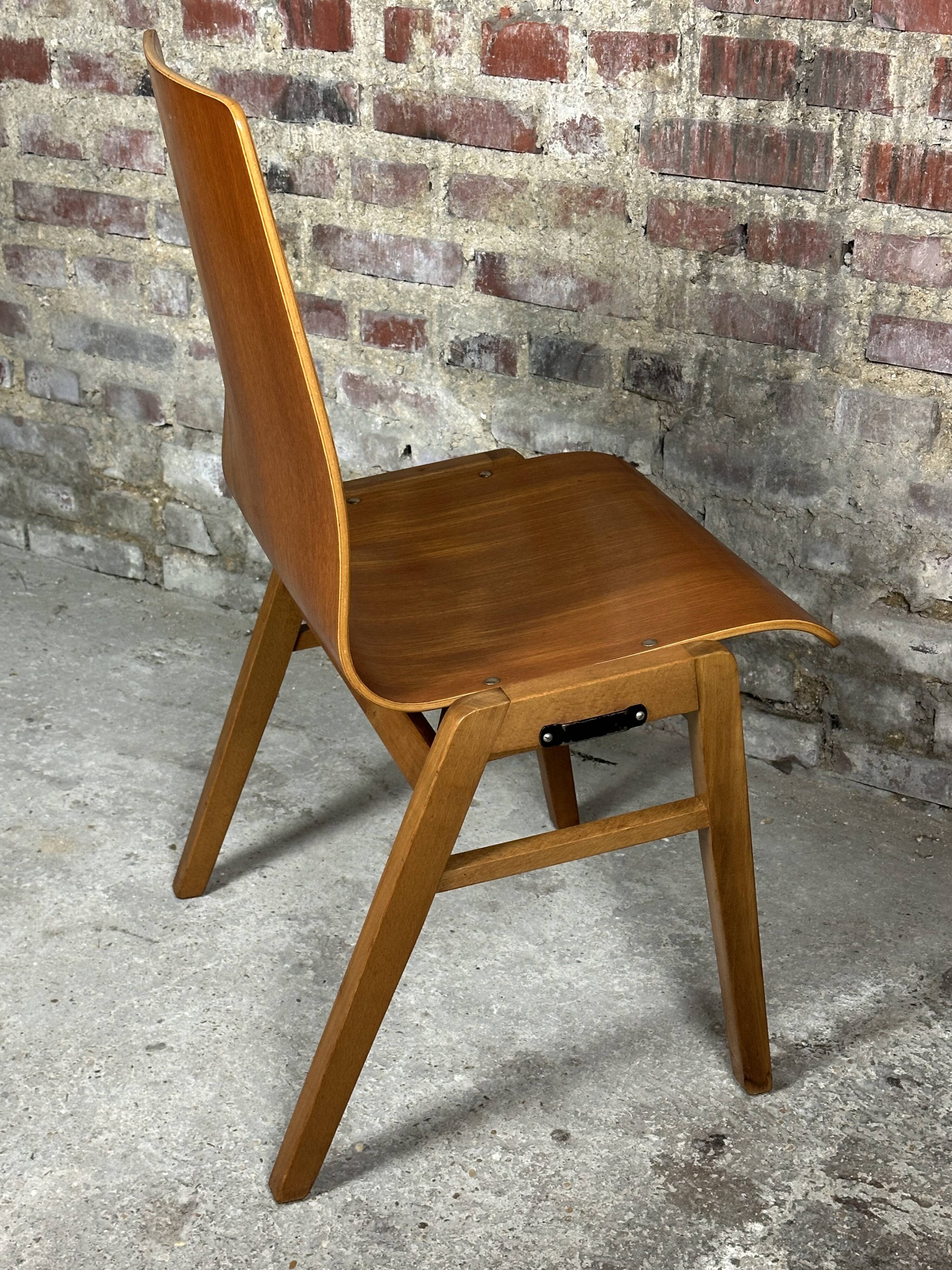 Scandinavian chairs (set of 8) in thermoformed beech from the 1960s.