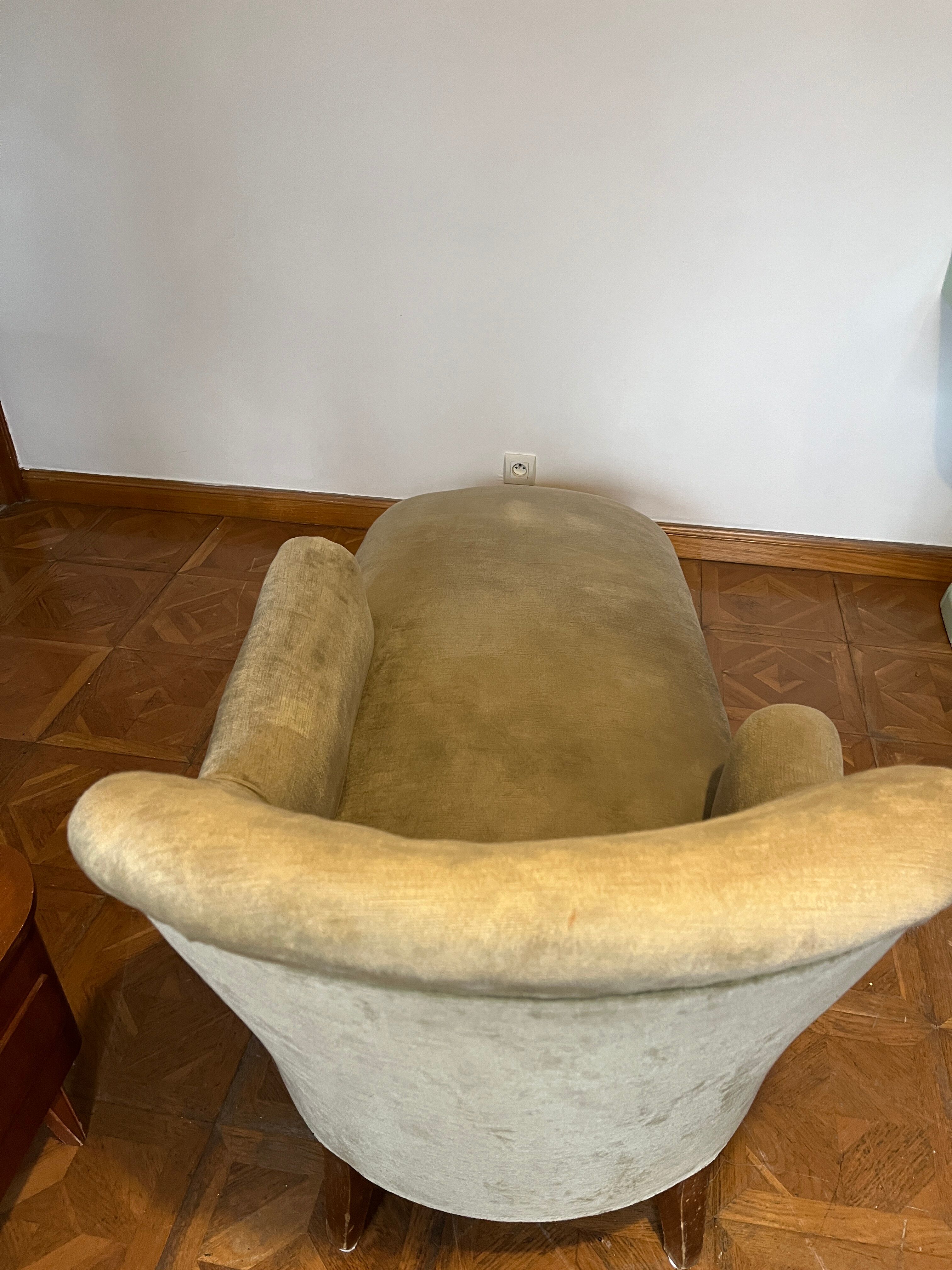 Old water-green meridian