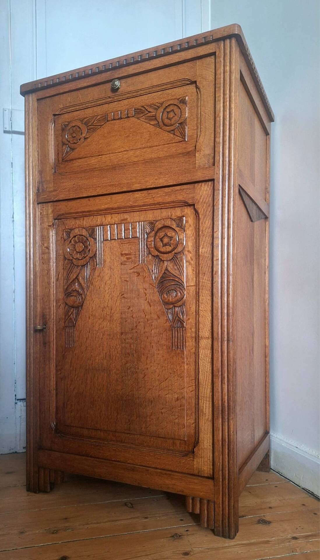 Large Art Deco music cabinet, antique bar, vintage console.