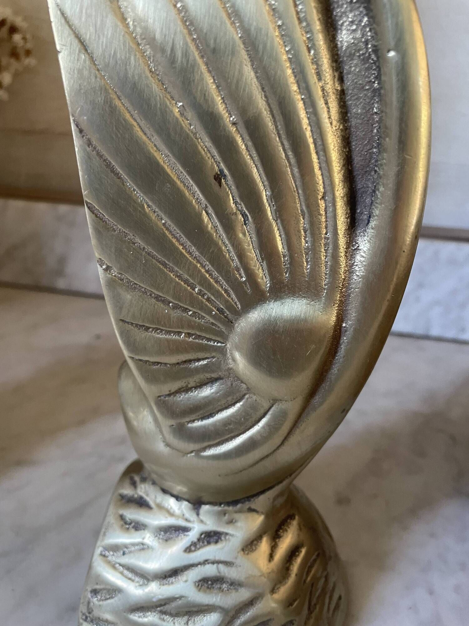 Pair of brass bookends, sculptural swans in Art Nouveau style.