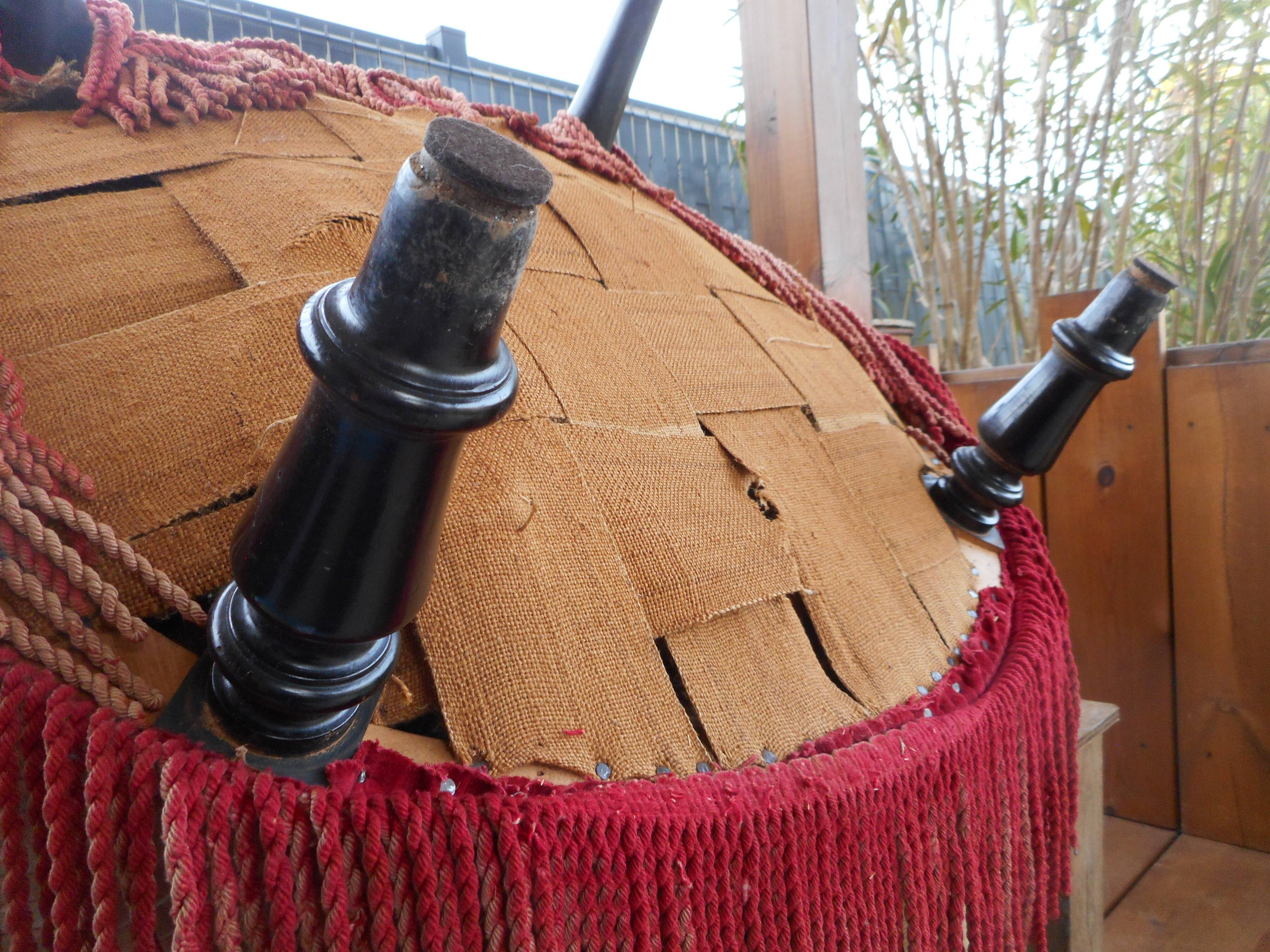 Retro Toad armchair in pink velvet