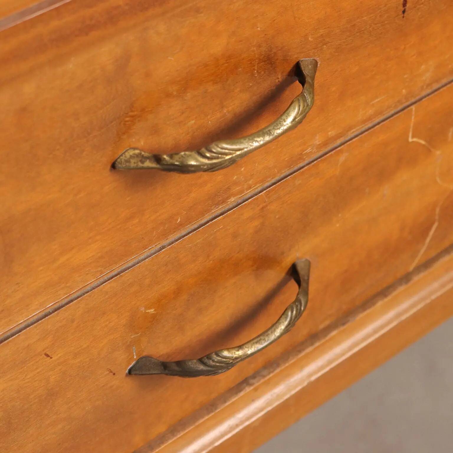 Vintage buffet in walnut veneer, Italian design from the 1960s.