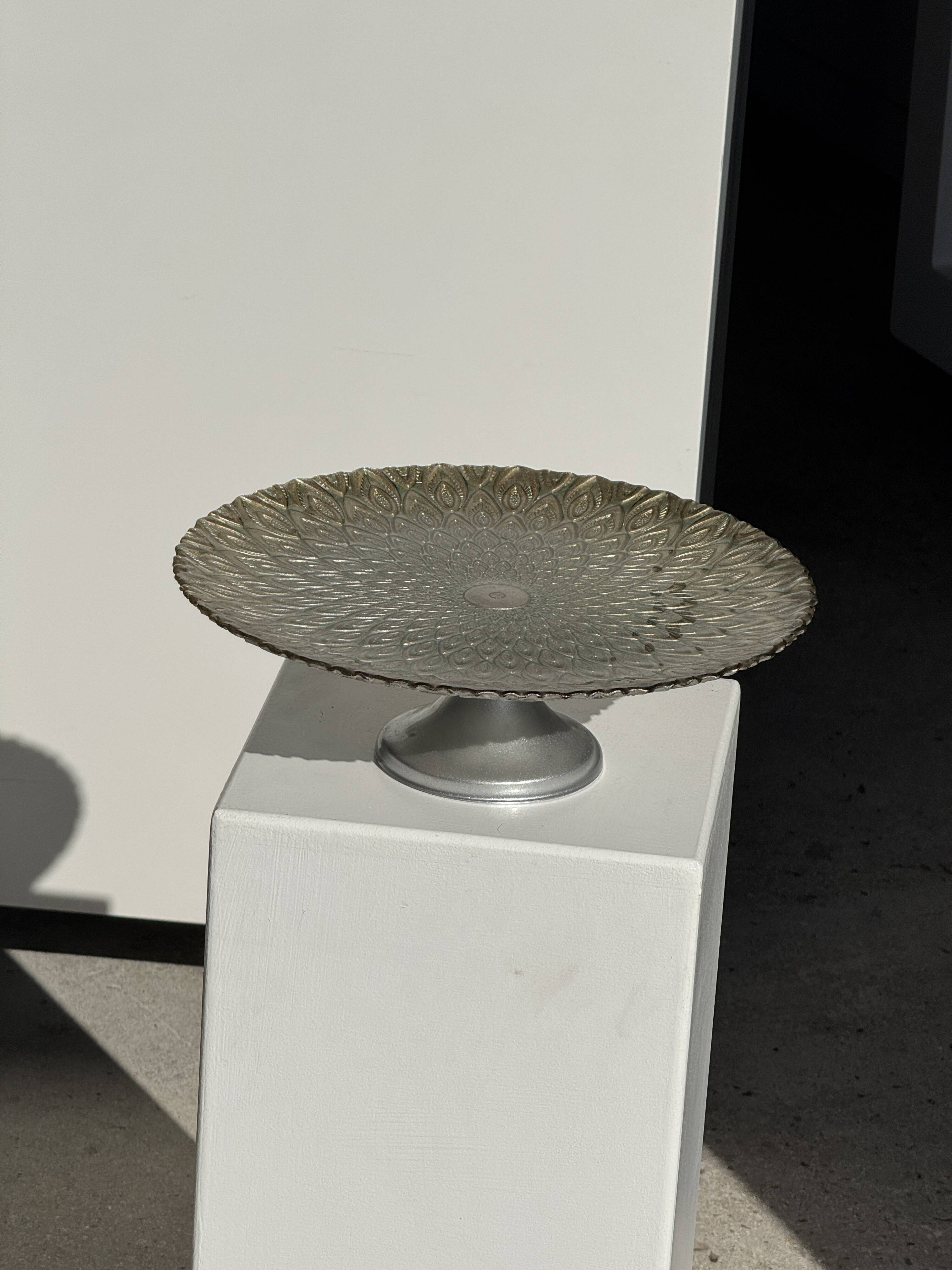Cake stand on pedestal in glass with peacock feather effect D33 H10
