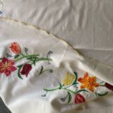 Drap ancien brodé à la maison