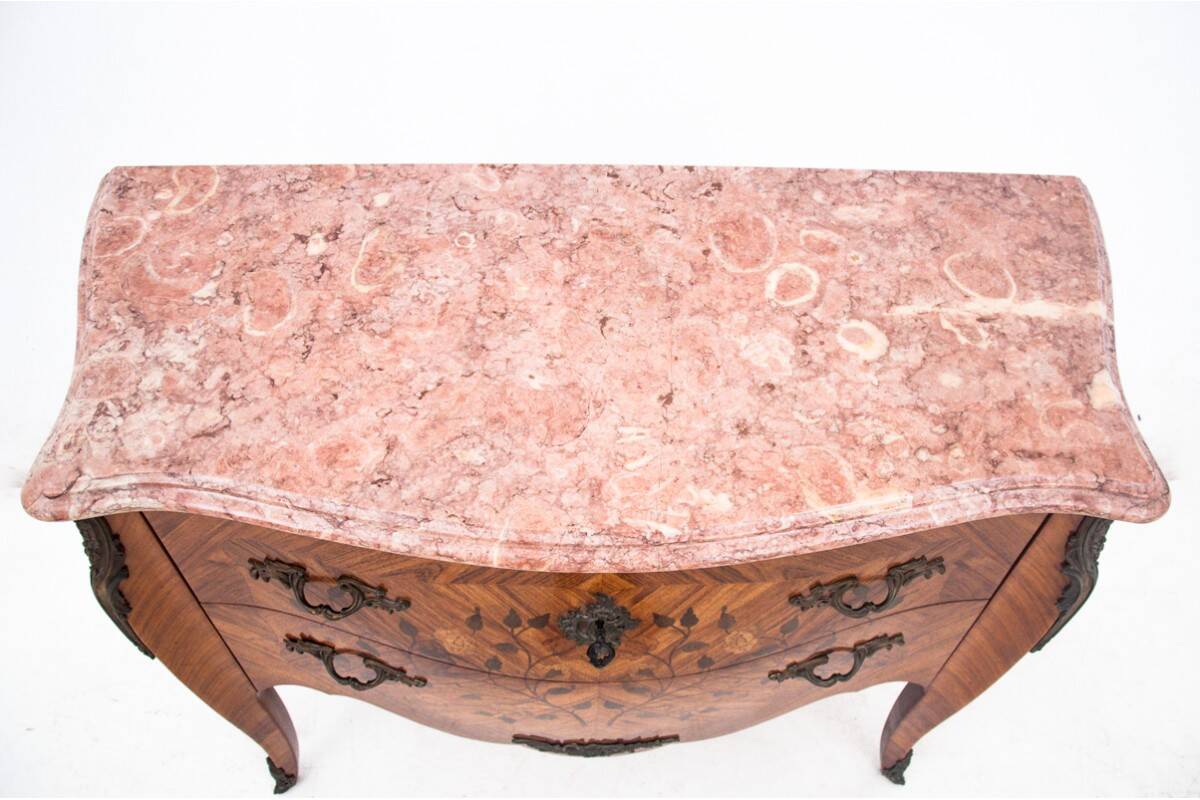 Commode avec intarsia et dessus de marbre, France, vers 1880.