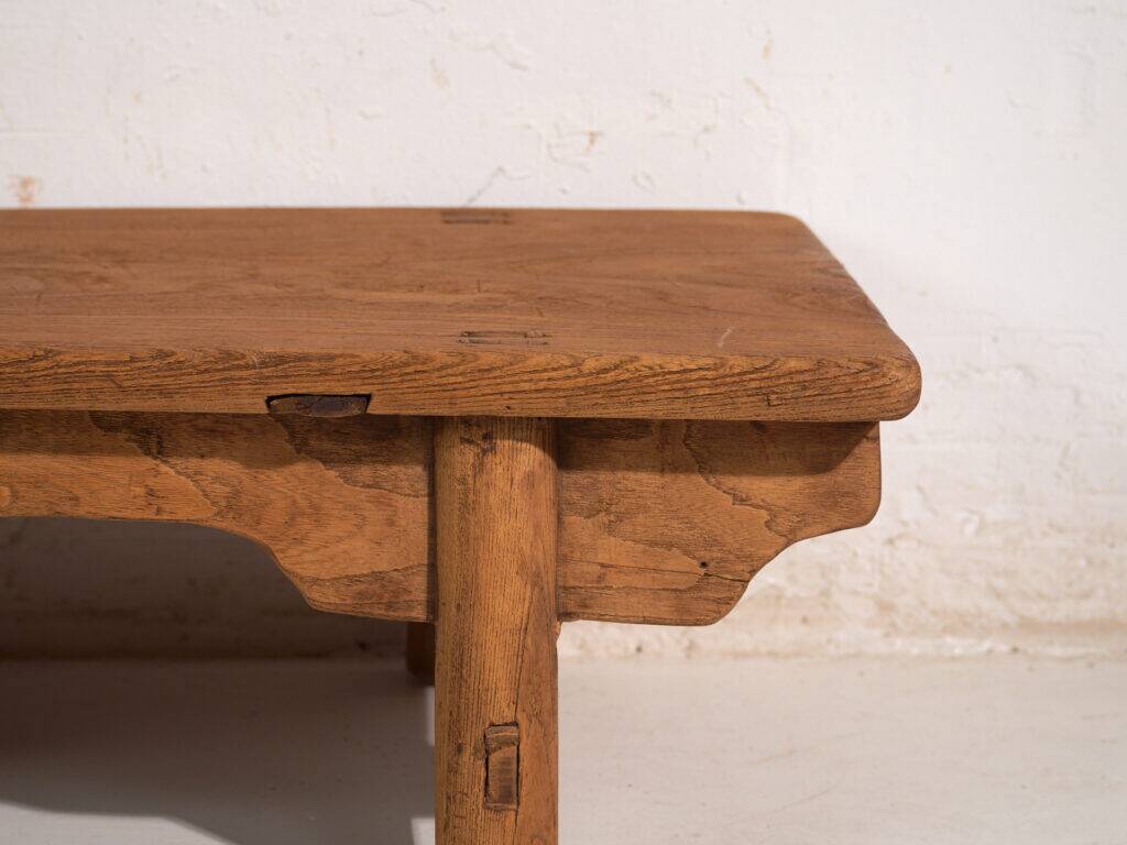 Table basse ancienne en bois de pin – Chine, vers 1890