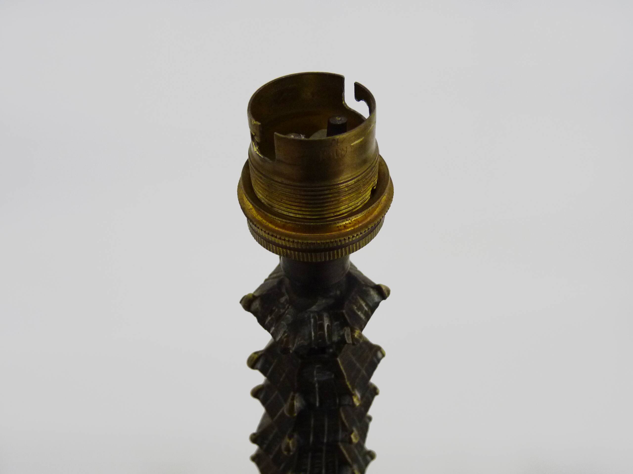 Chinese hexagonal bronze Pagoda table lamp from the 1950s