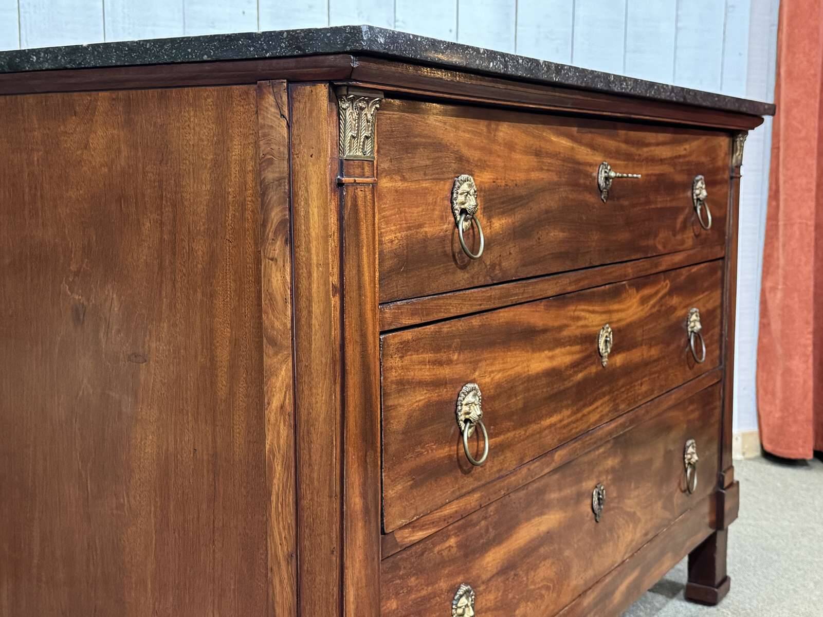 Commode Empire en acajou et dessus marbre XIXème