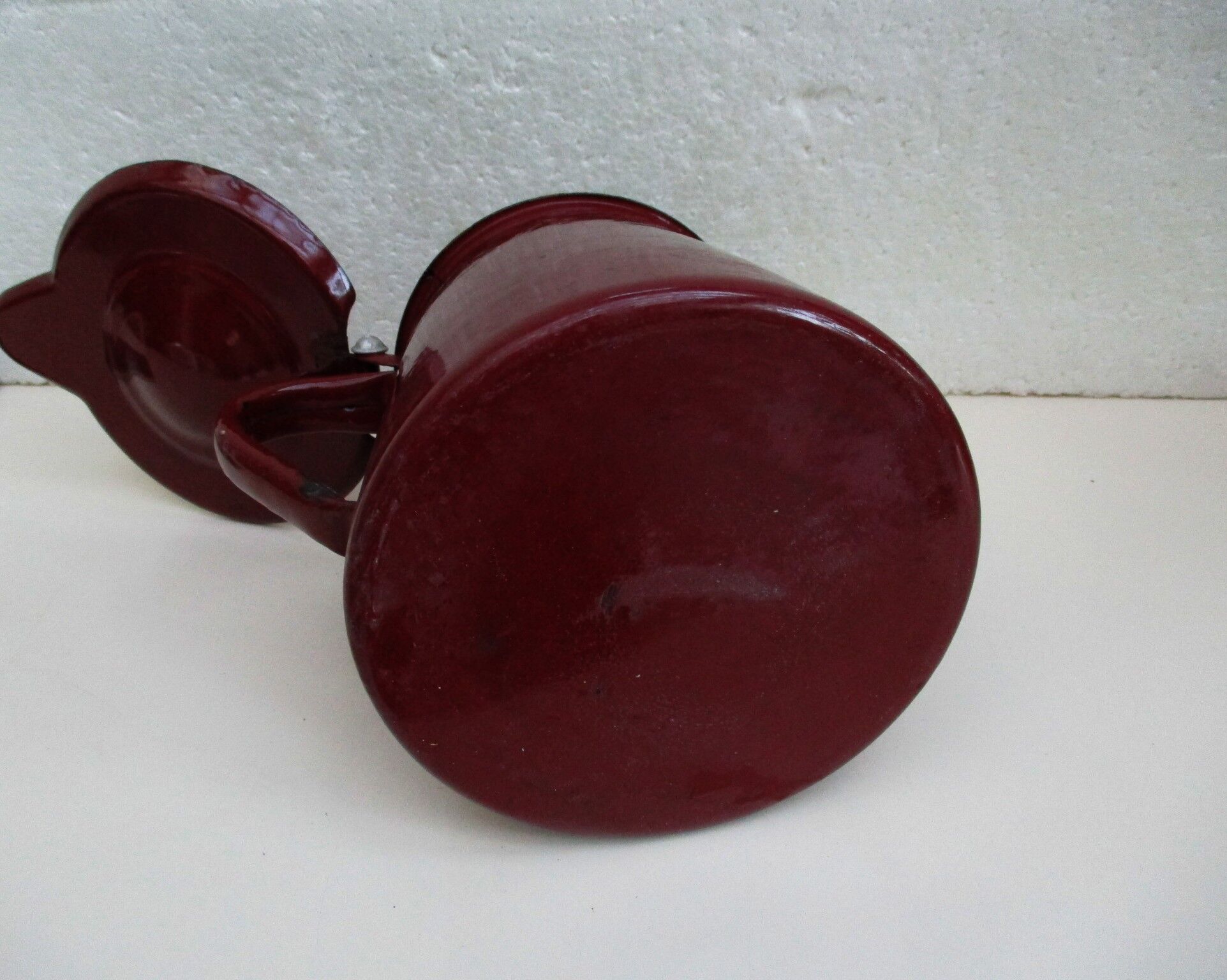 Old enamelled sheet metal pourer from Leroc