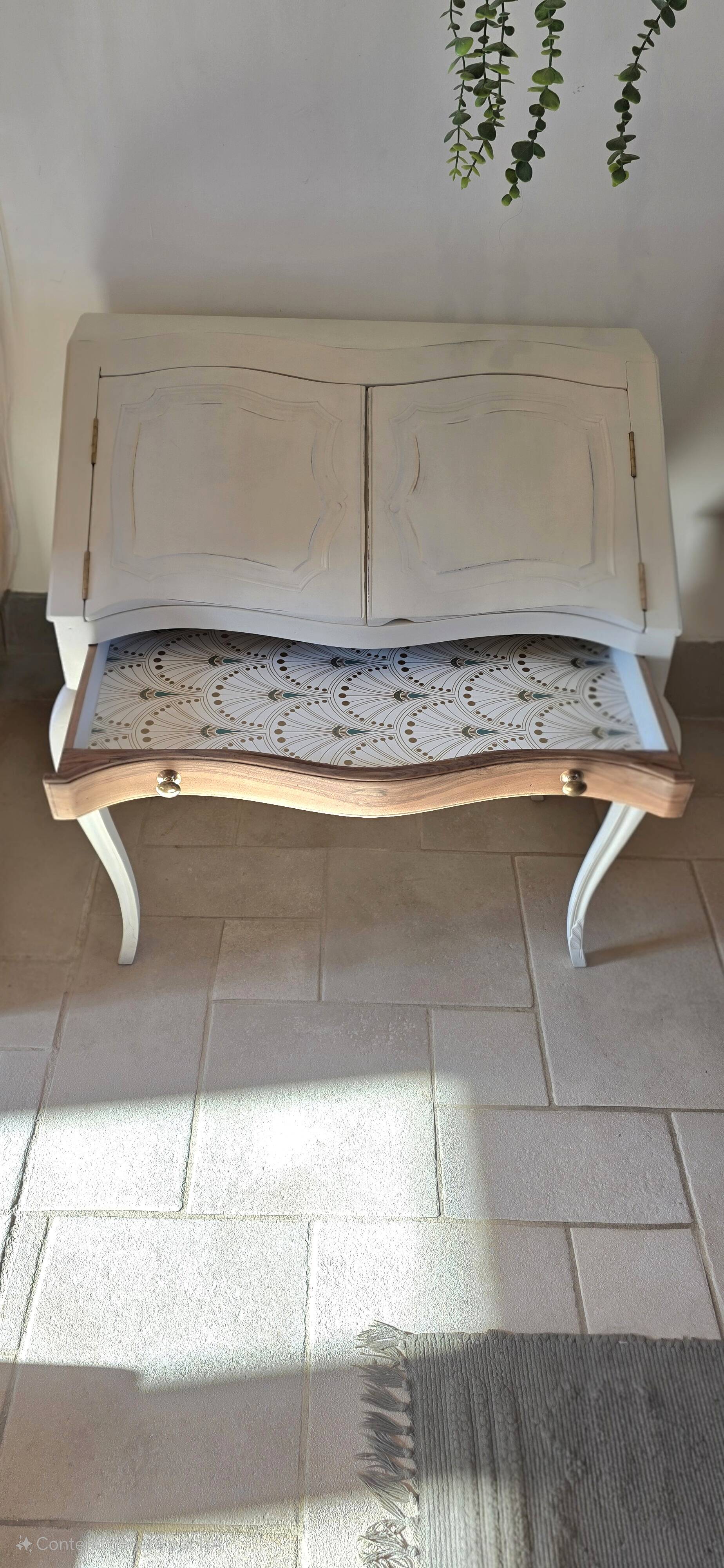 Rococo white foam wood secretary