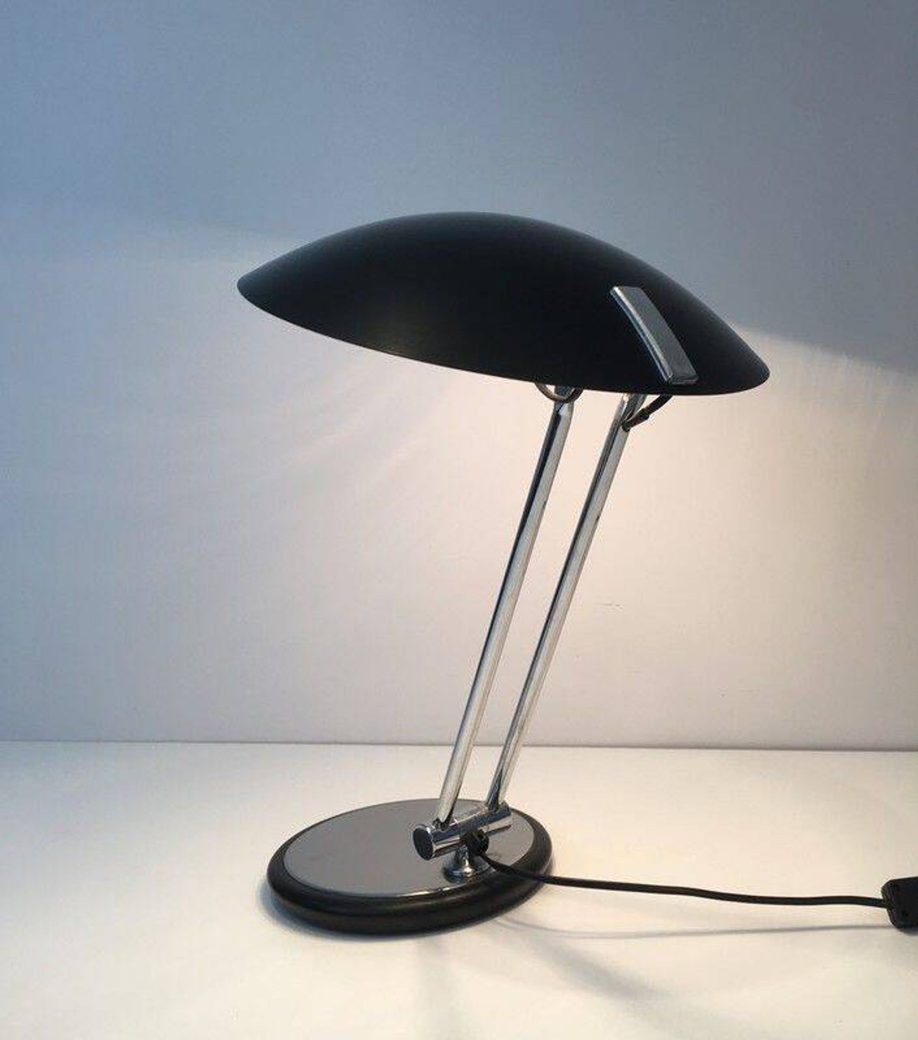 Swivel designer desk lamp in chrome and black lacquered metal