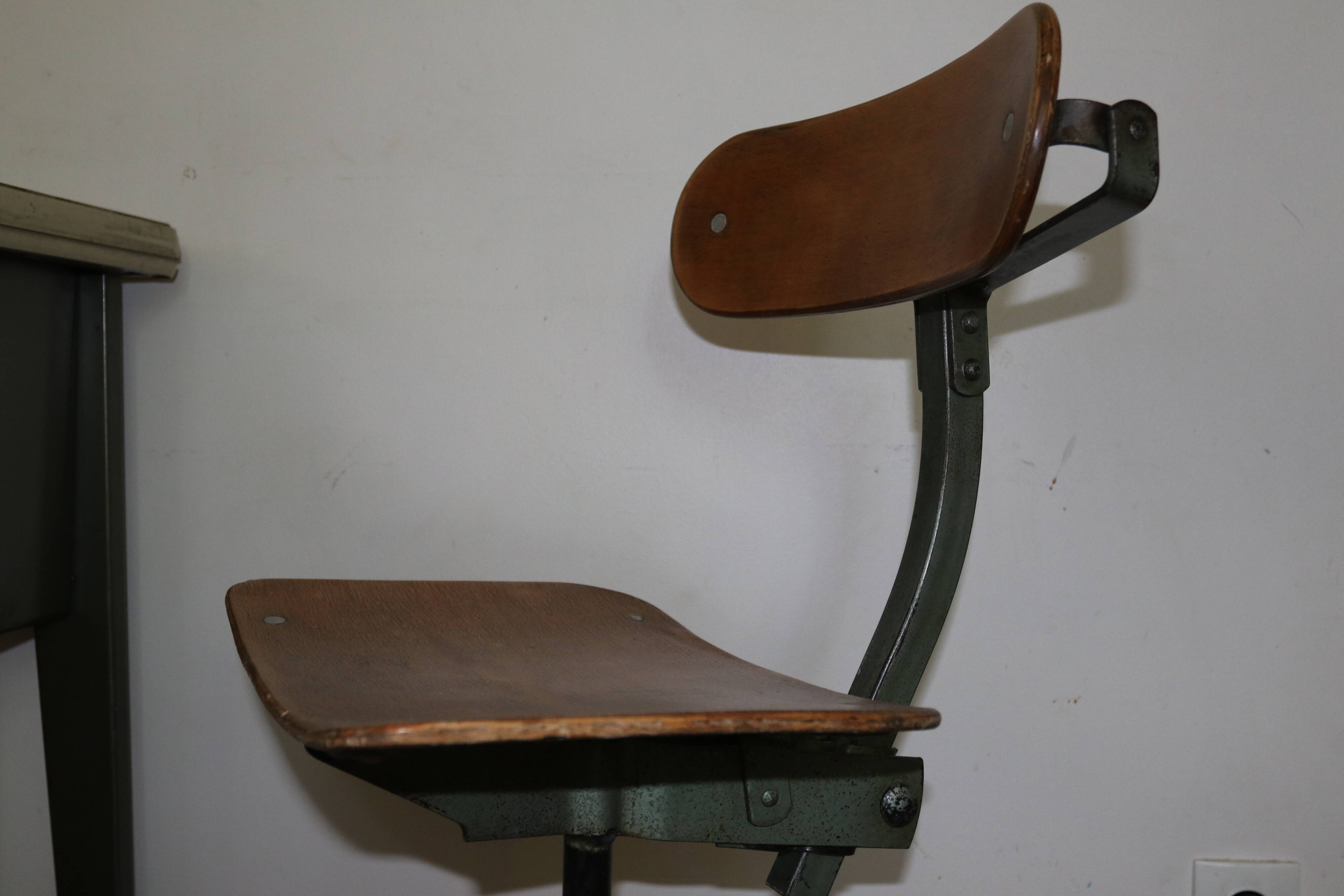 Bienaise workshop chair