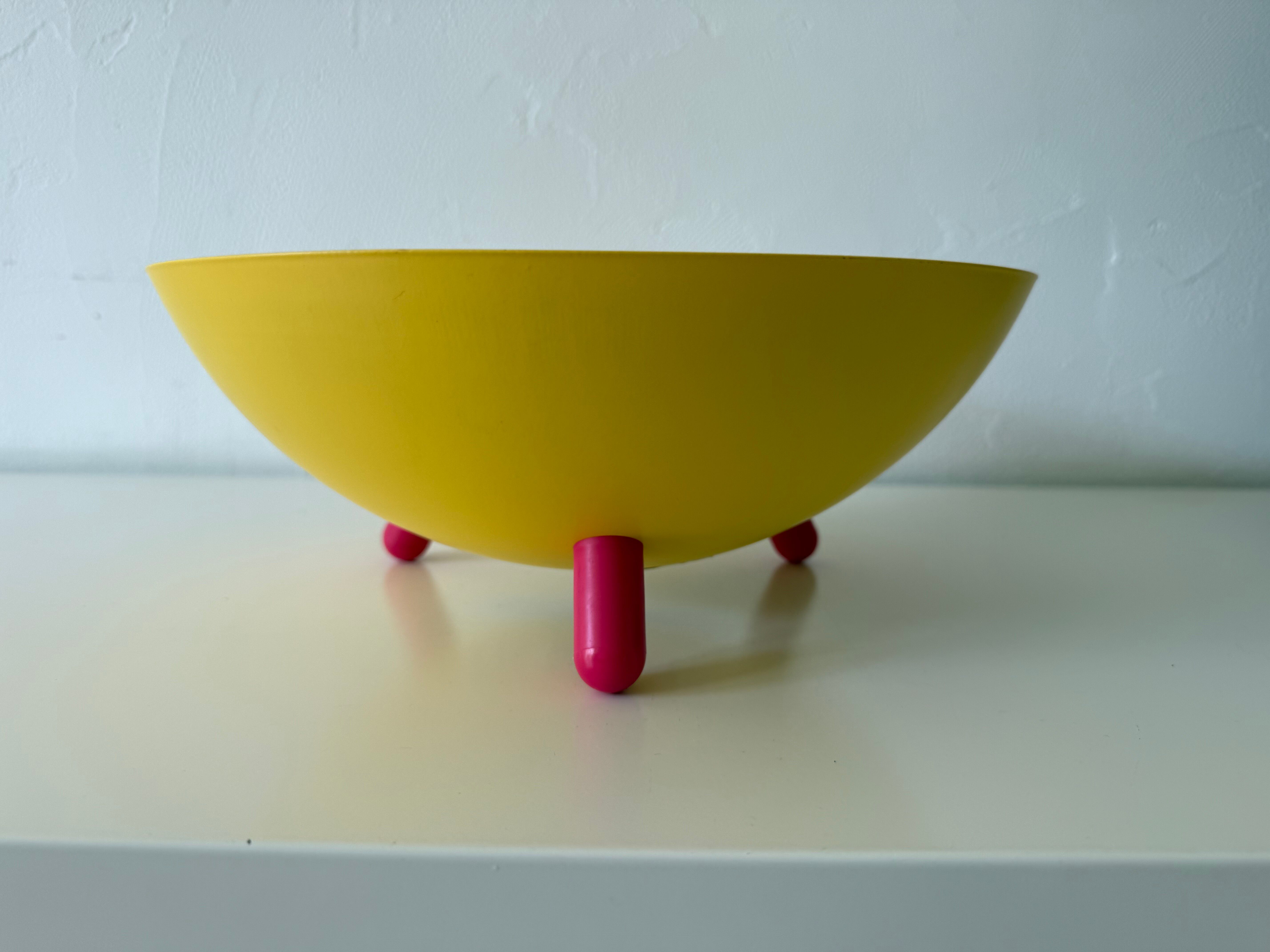 IKEA Memphis Tripod Cup Sottsass Design Alessi Starck Ola whilbor